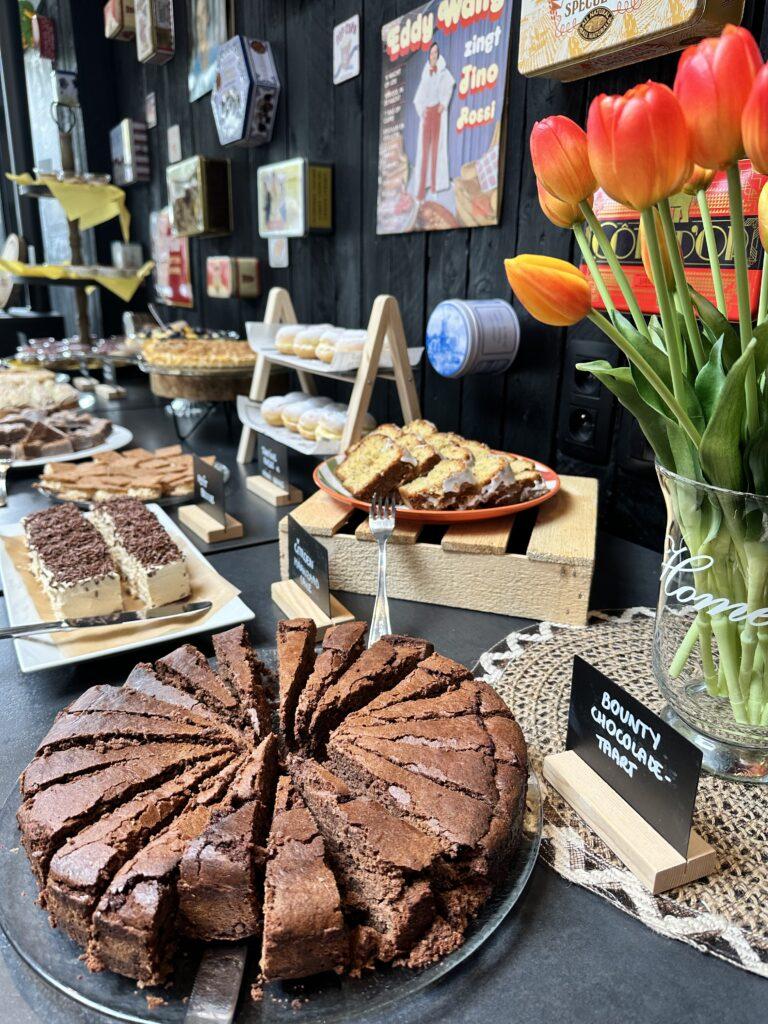 de koekedoze dessertbuffet genieten koffiebar ontbijt brunch tearoom pannekoeken wafels ijs